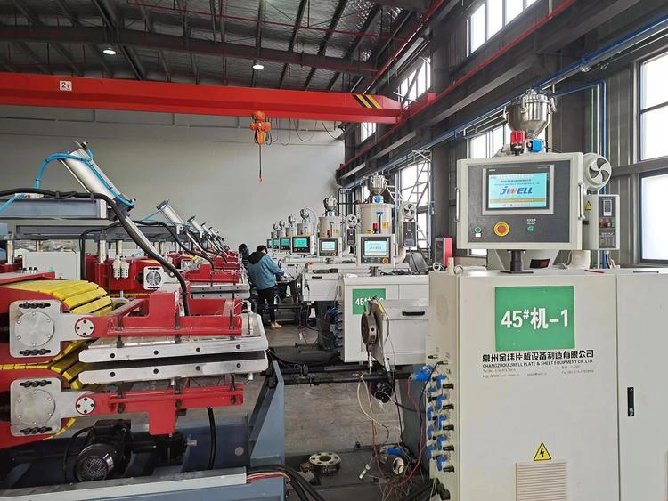 金緯機械PEEK板材擠出設備與板棒材生產線 從安裝調試到穩定出品的專業服務